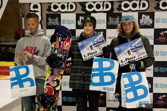 Snowboard-Talent Lorenzo Peeters schließt sich dem Stoked Team an und gewinnt den Mad Fridge Contest.