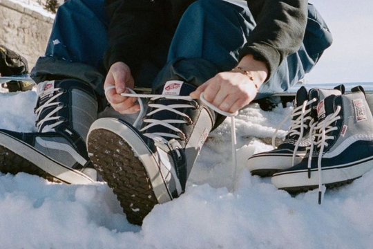 Snowboard boots