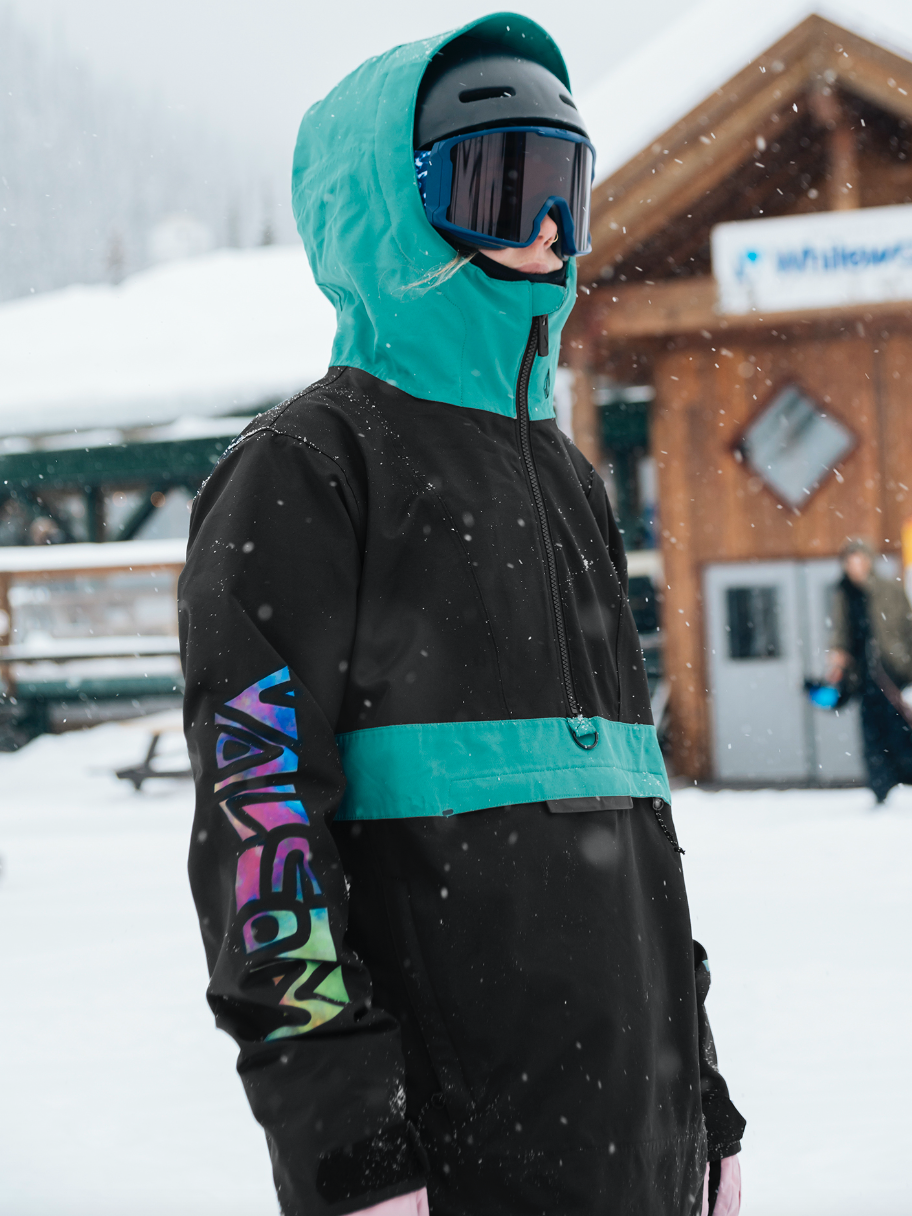 Black pullover top snowboard jacket