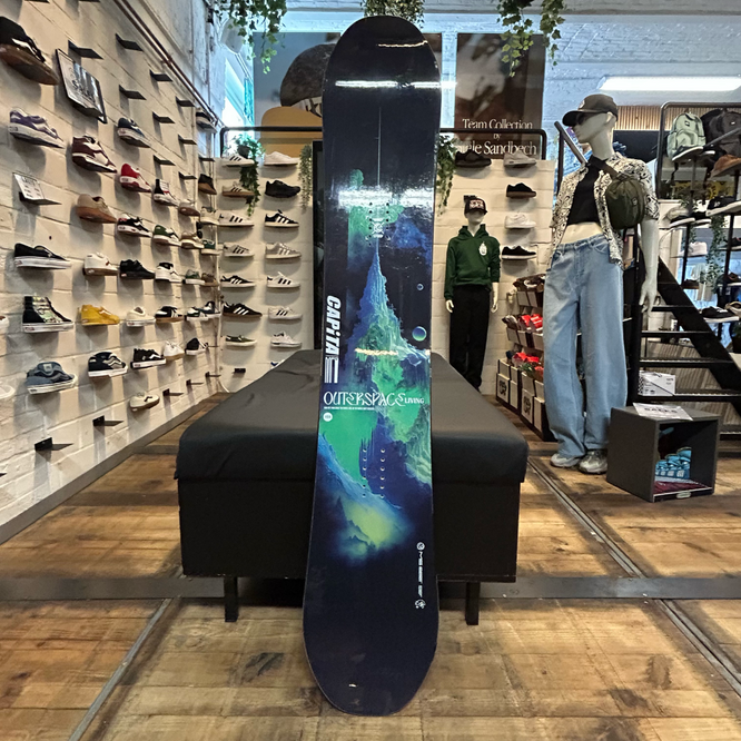 OuterSpace Living 2025 Snowboard *Tweedekans*